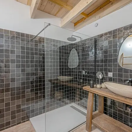 Holiday home Rose The - Maison De Village Dans Le Luberon Robion en Luberon